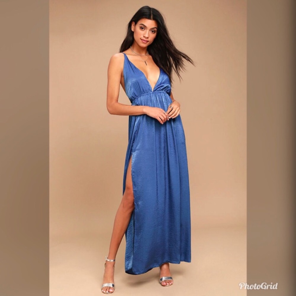 Lulu’s pretty blue flowy dress 💚